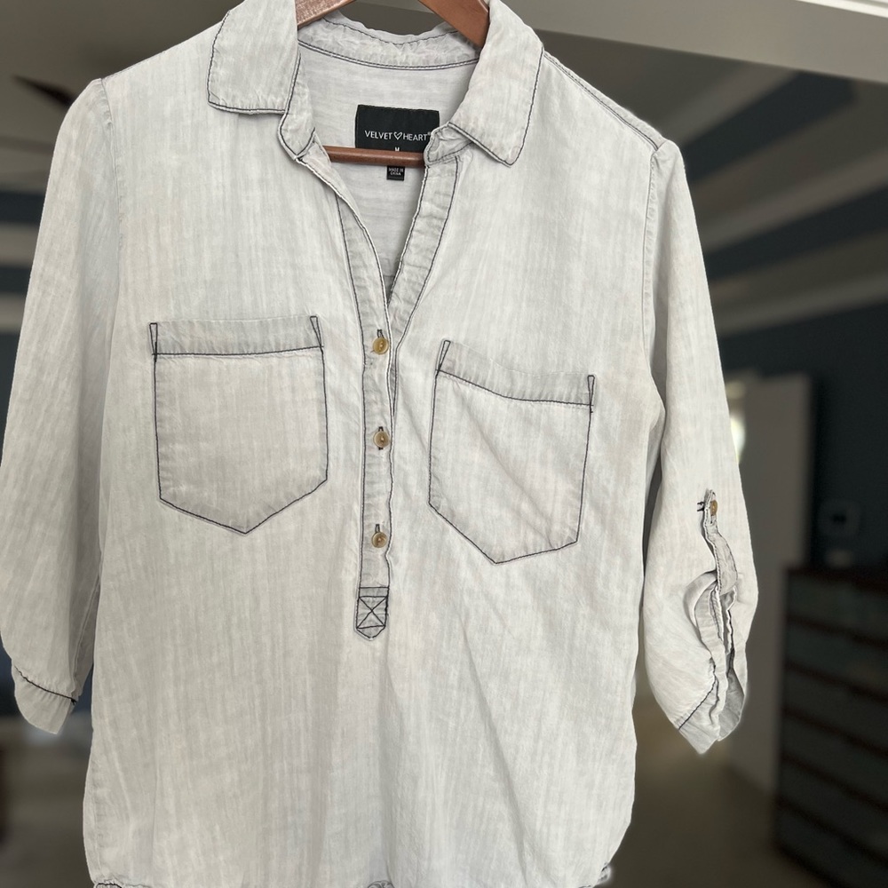Women’s Medium Denim Gray 3-Button Quarter-sleeve Shirt Velvet Heart